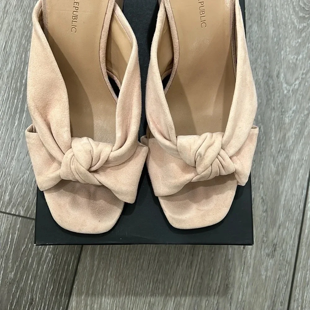Banana Republic Blush suede chunky heel sandals - Picture 3 of 6